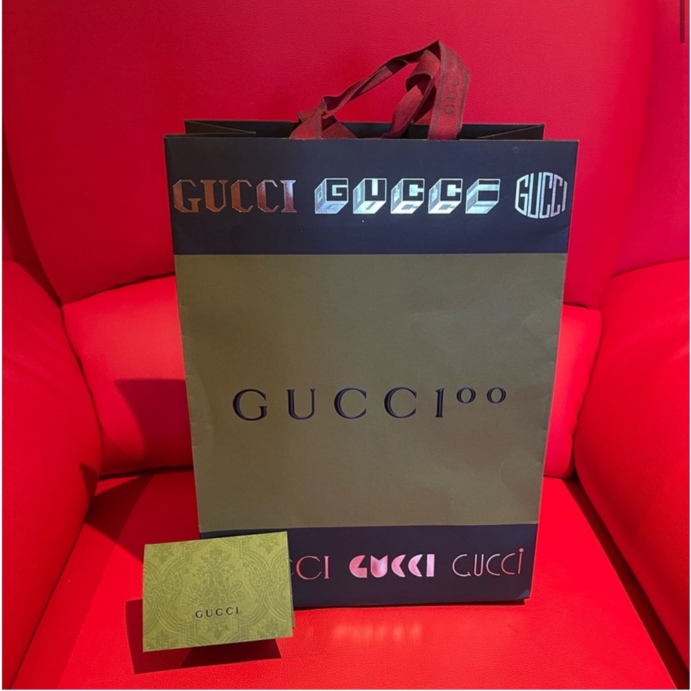 Gucci shopping bag and envelope